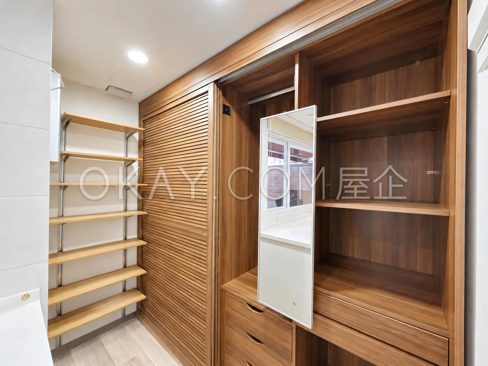 Walk-in Closet