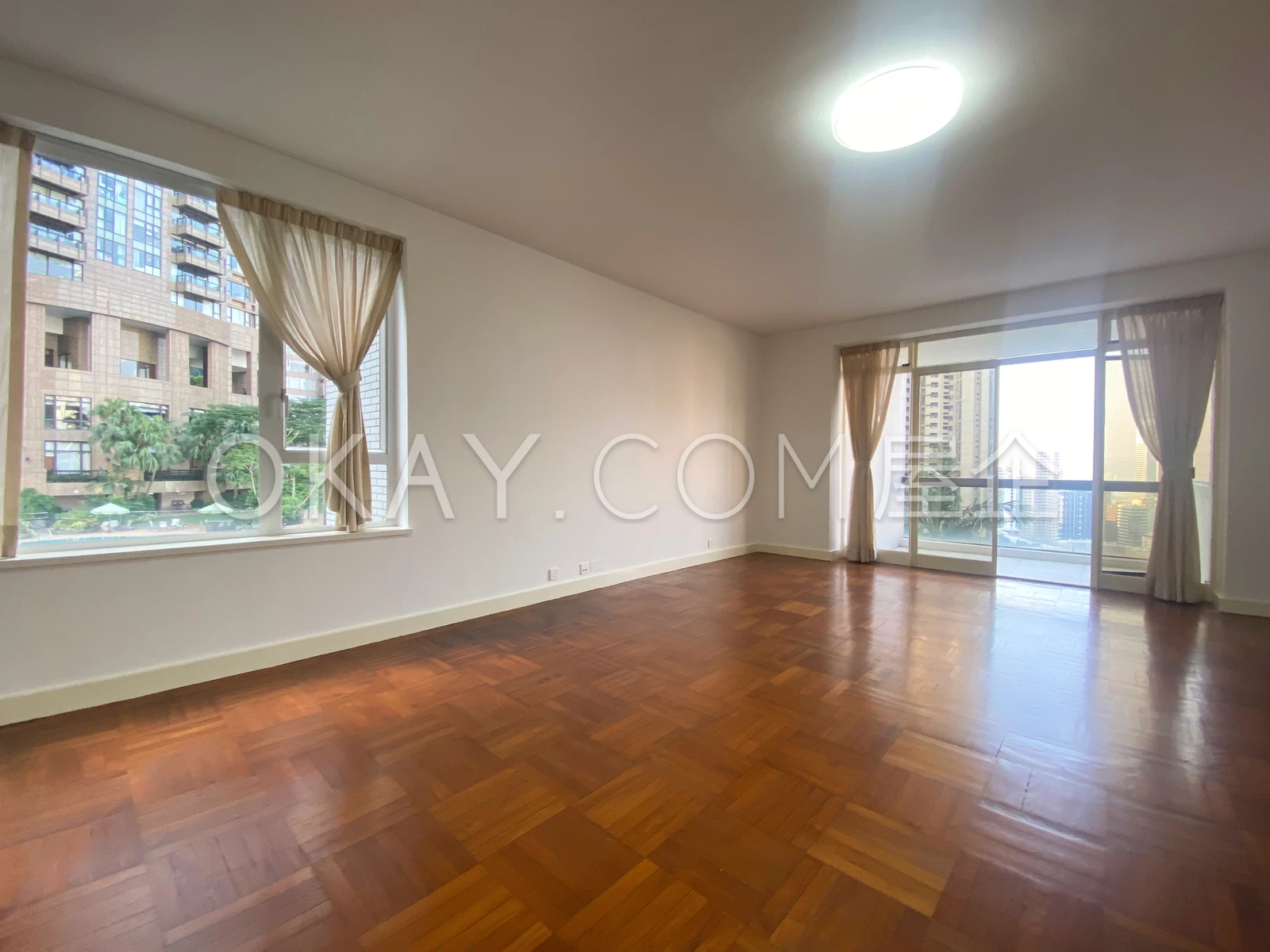 Living Area (2)