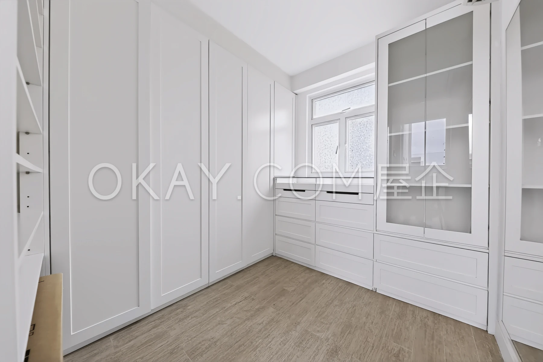 Walk-in Changing Room