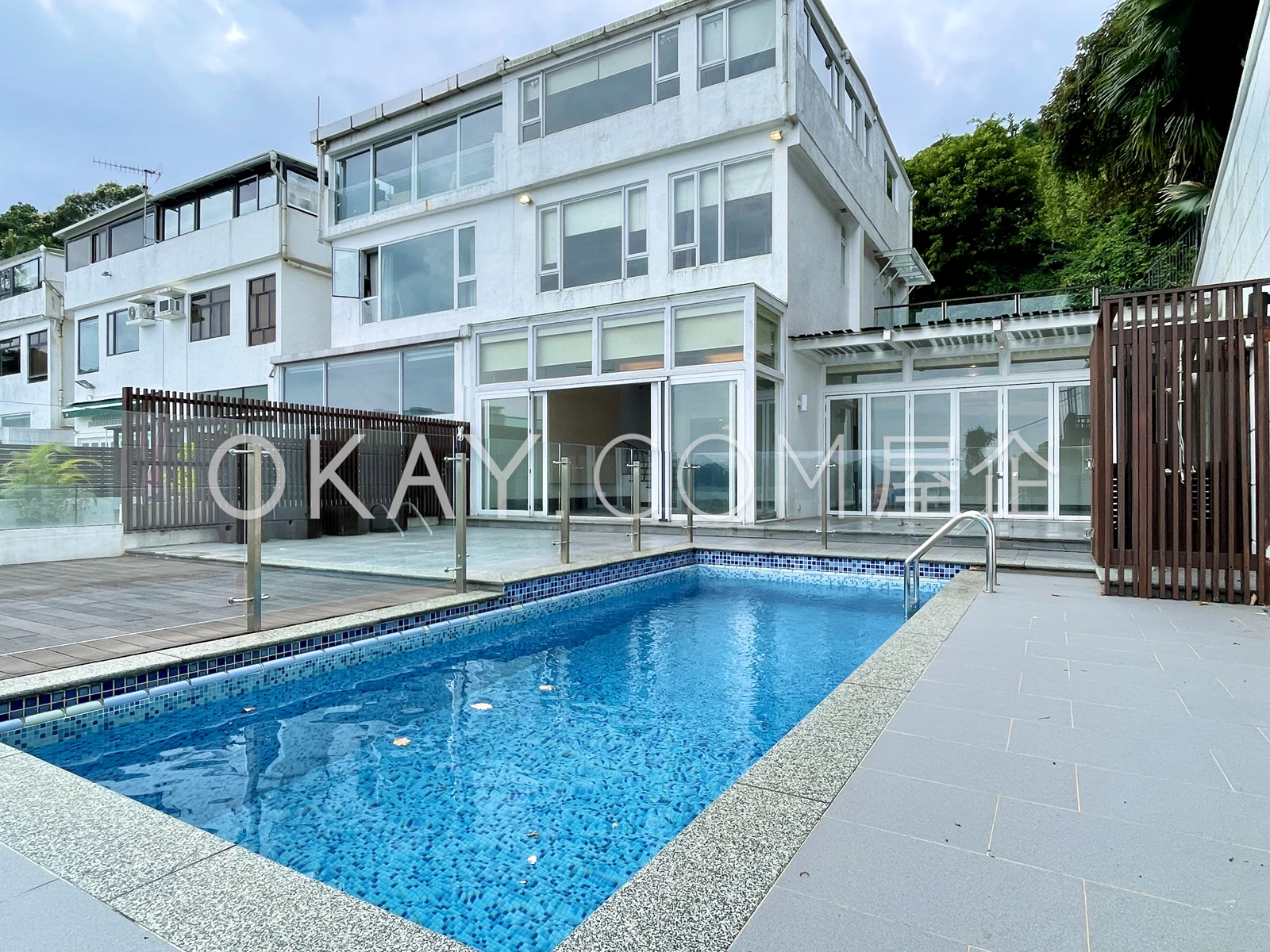 Building Outlook/Swimming Pool