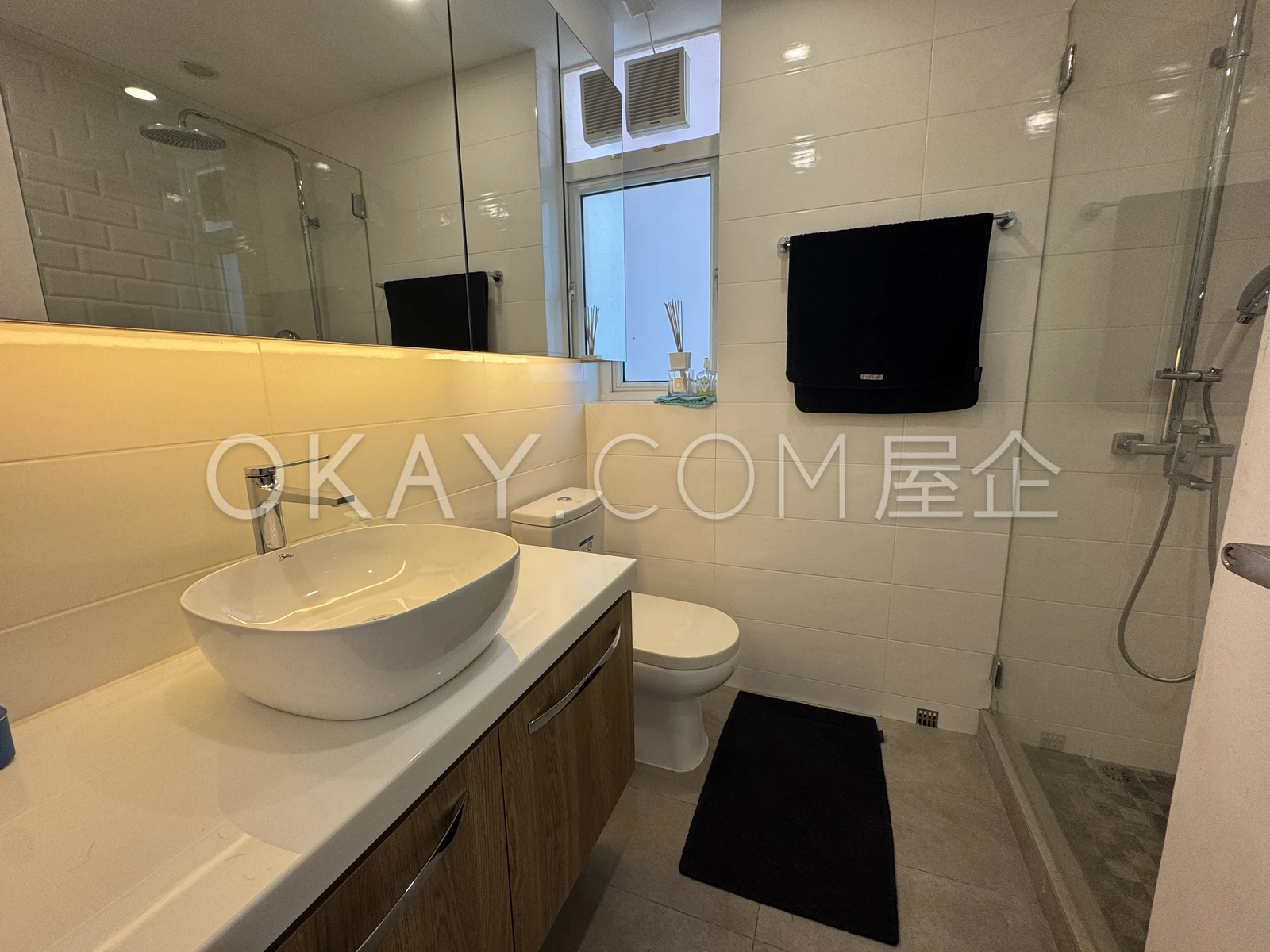 Bathroom 1 at Entrance Level