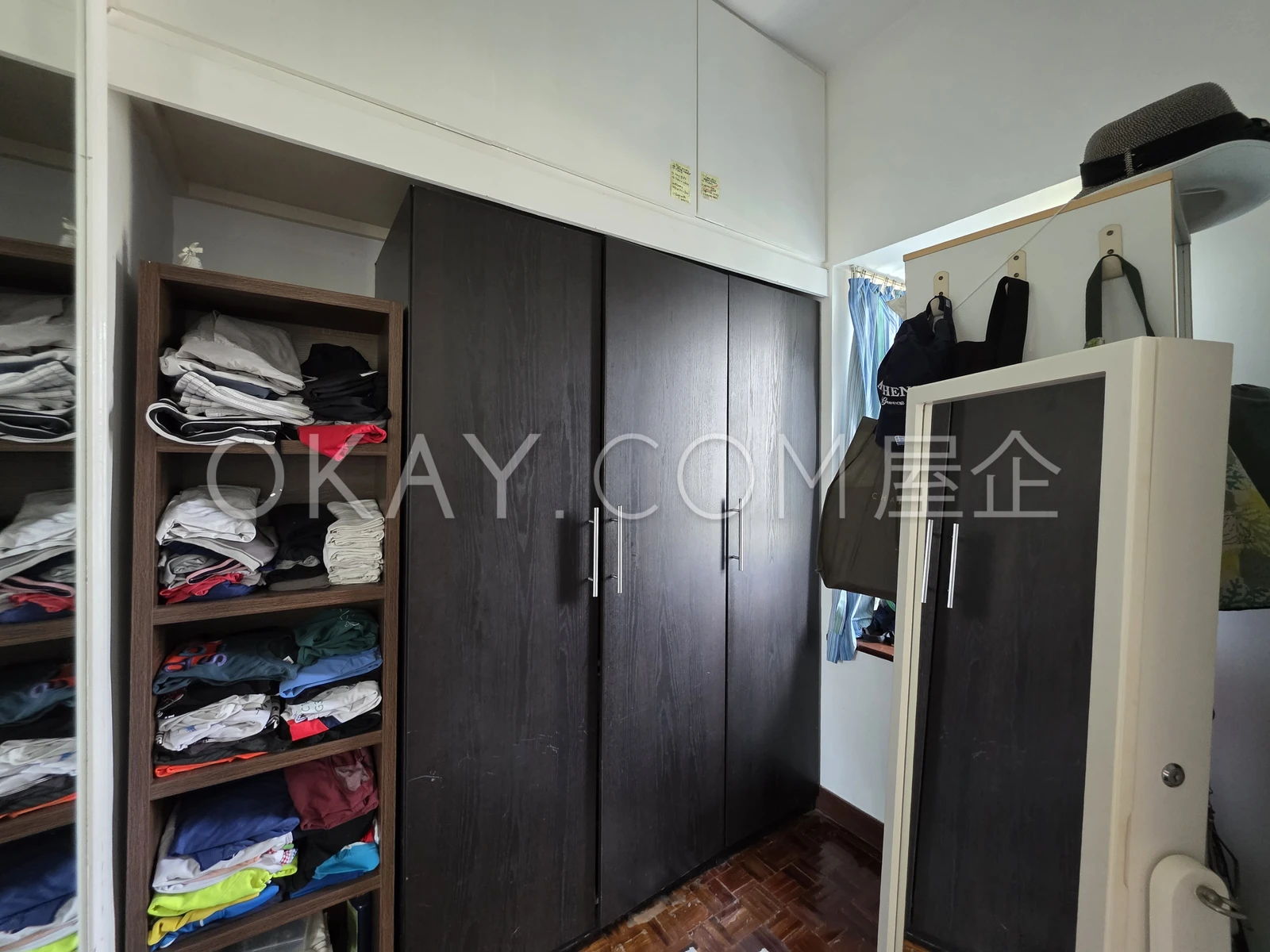 Walk-in Closet