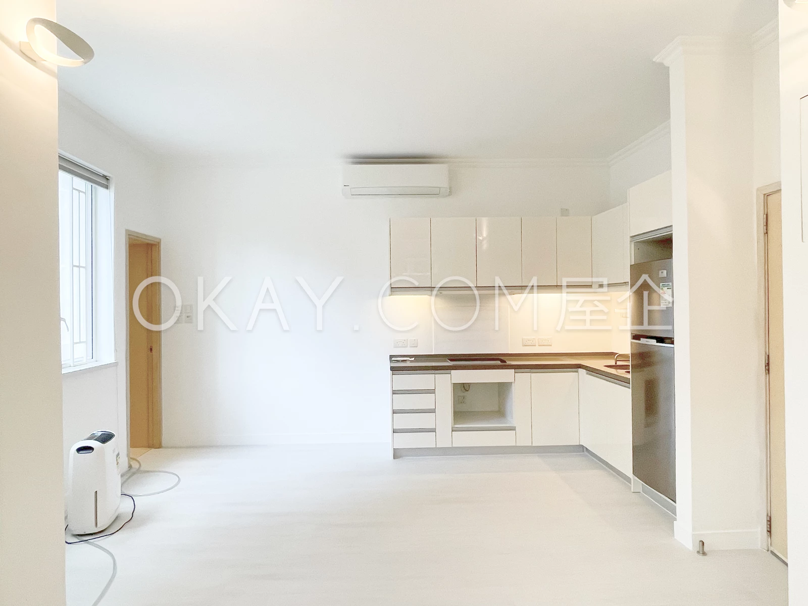 Open Kitchen, Dining Area