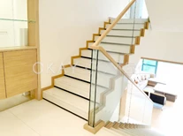 stair up to the bedrooms