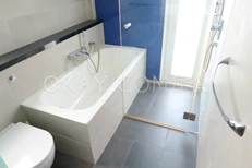 Master En-suite with tub and shower