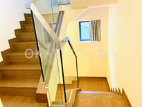 stair up to the bedrooms