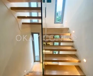 stair up to the bedrooms